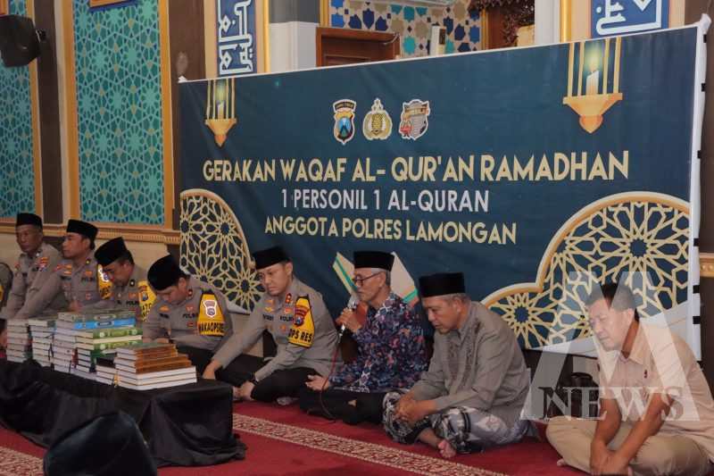 Polres Lamongan waqaf 973 Al-Qur'an sambut ramadhan