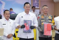 Kapolda Jatim Irjen Pol Drs. Imam Sugianto bersama Menteri Agraria dan Tata Ruang/Kepala Badan Pertanahan Nasional (ATR/BPN) Agus Harimurti Yudhoyono