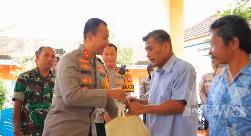 Kapolres Kediri Kota AKBP Bramastyo Priaji saat Jum'at curhat