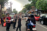 Polres Tulungagung berbagi takjil berkah ramadhan