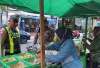 Satlantas Polres Bojonegoro borong jualan UMKM