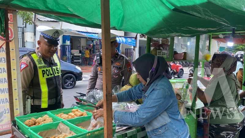 Satlantas Polres Bojonegoro borong jualan UMKM