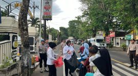 Polres Malang berbagi takjil ke pengguna jalan