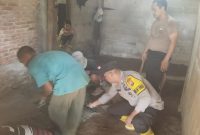 Polsek Tulakan bersama relawan dan warga gelar Baksos