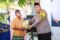 Kapolres Tanjung Perak AKBP William Cornelis Tanasale Gelar Bansos