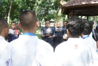 Dankodiklatal Letjen TNI Marinir Nur Alamsyah beri pengarahan atlet karate