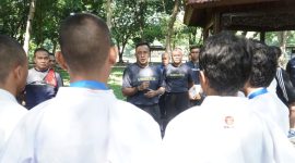 Dankodiklatal Letjen TNI Marinir Nur Alamsyah beri pengarahan atlet karate