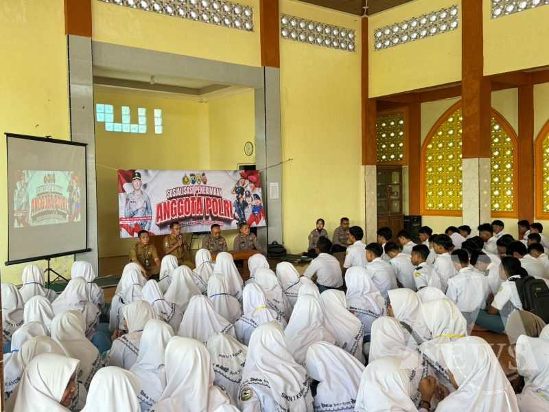 Bag SDM Polres Bojonegoro sosialisasi penerimaan Polri Terpadu di SMKN Kanor
