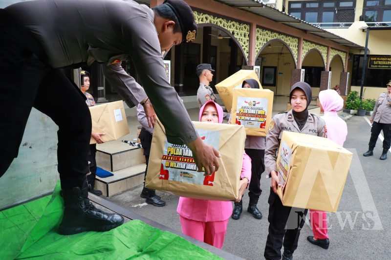 Polres Tanjung Perak salurkan bantuan kemanusiaan ke korban banjir di Jawa Tengah