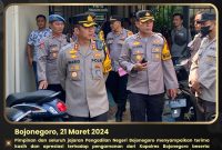 Kapolres Bojonegoro AKBP Mario Prahatinto saat pengamanan sidang PN Bojonegoro