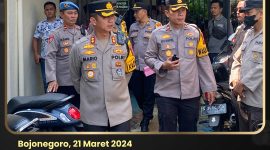 Kapolres Bojonegoro AKBP Mario Prahatinto saat pengamanan sidang PN Bojonegoro