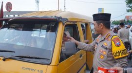 Kapolresta Sidoarjo Kombespol Christian Tobing berbagi berkah ramadhan