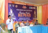 Kapolres Lamongan AKBP  Bobby A. Condroputra saat resmikan dan serahkan bantuan bedah rumah