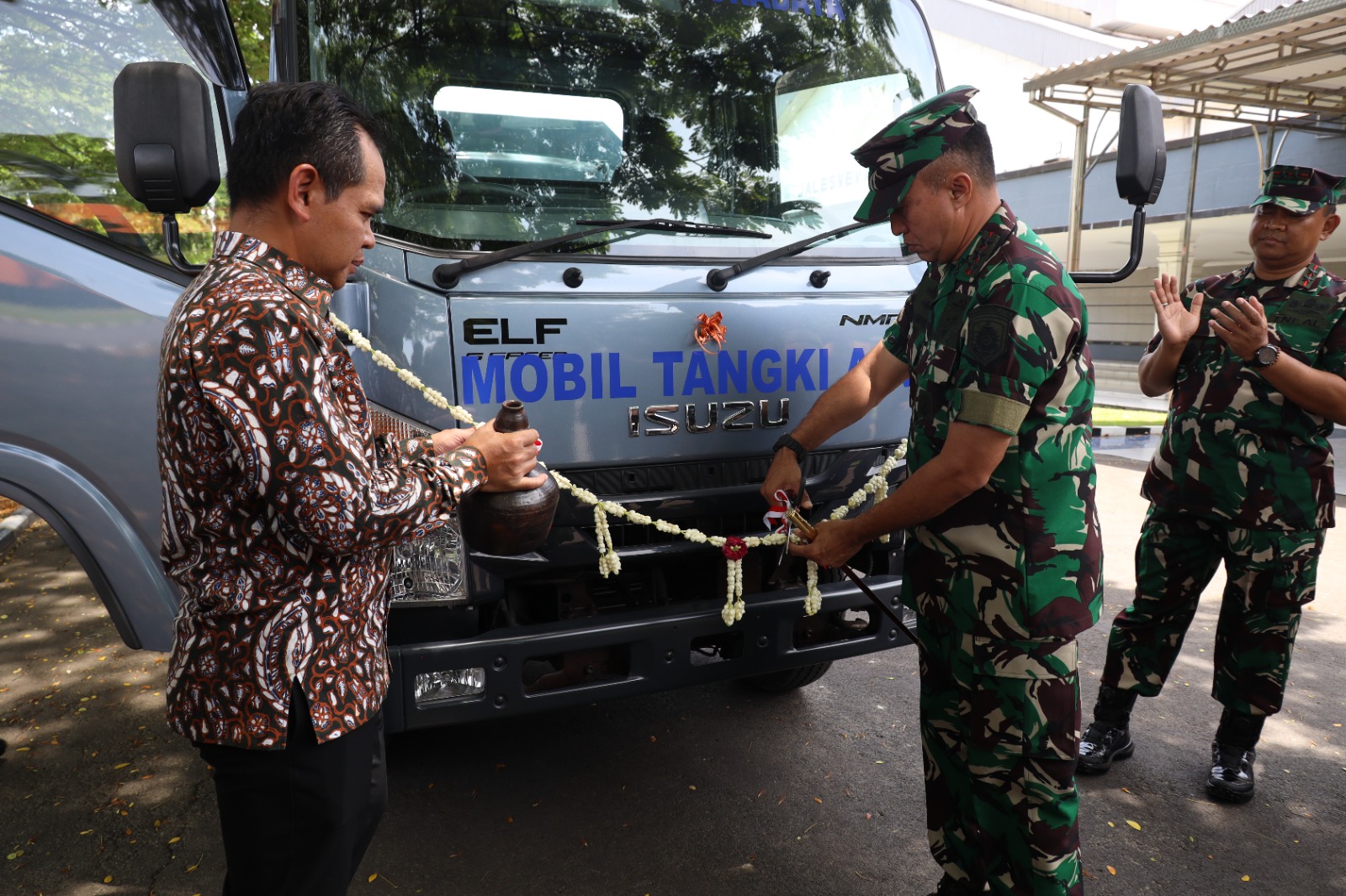 Dankodiklatal Letjen TNI Marinir Nur Alamsyah terima bantuan bina lingkungan dari BRI