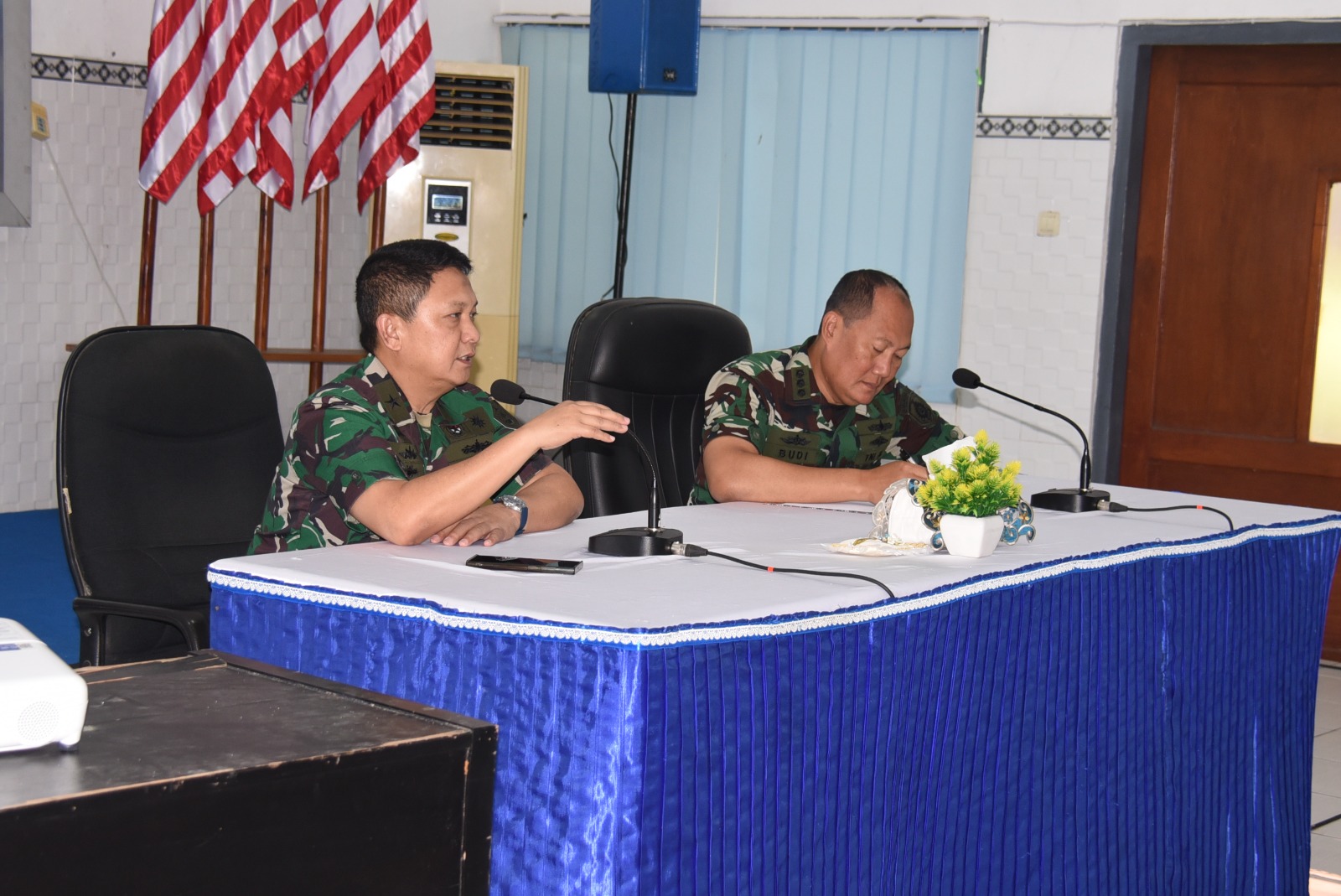 Dirum Kodiklatal Laksma TNI Dedi Junaidi didampingi Kakuwil Kodiklatal Kolonel Laut (S) Budi Wijaya Affandi