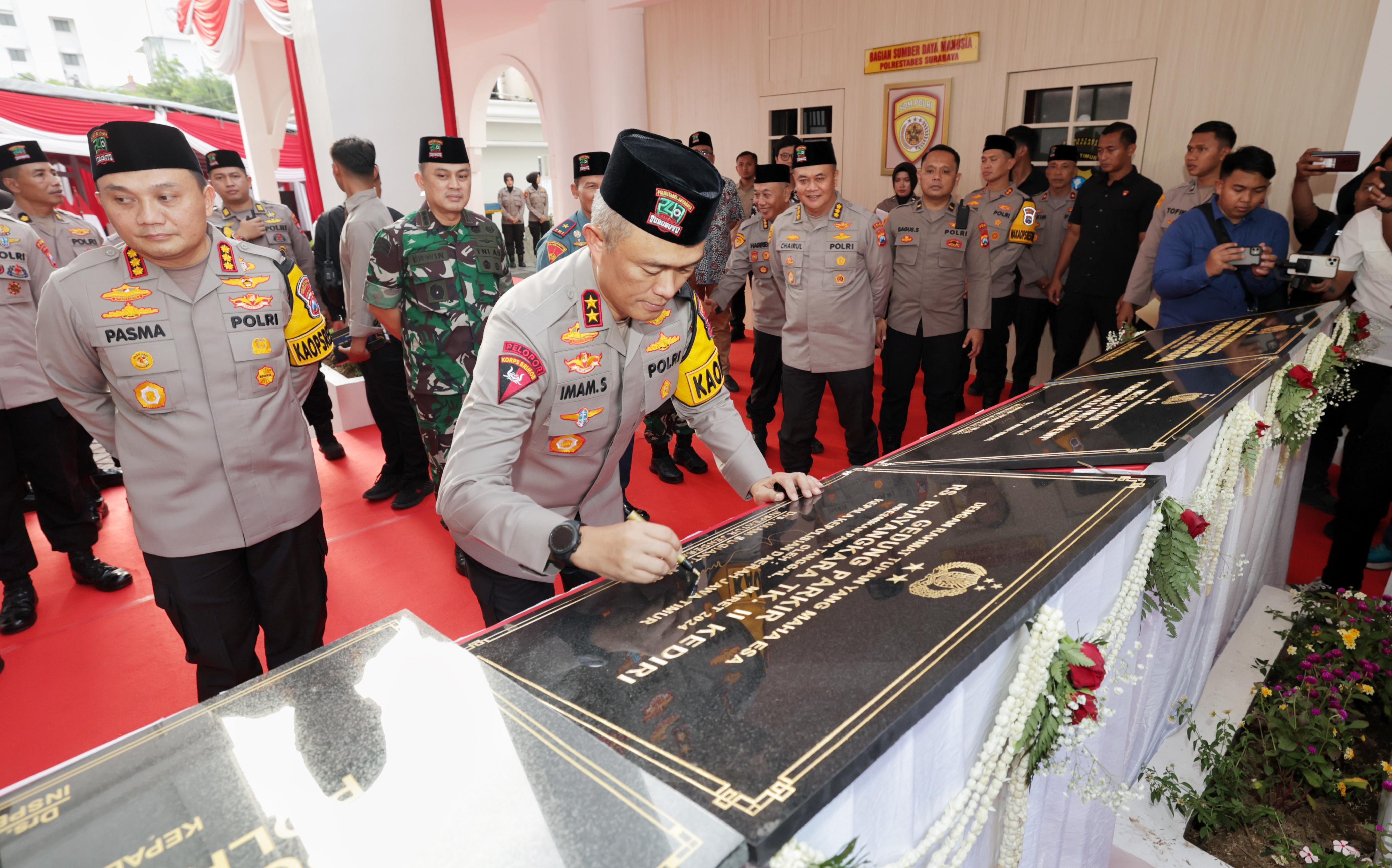 Kapolda Jatim Irjen Pol Drs. Imam Sugianto resmikan gedung Polisi istimewa dan 3 fasilitas baru