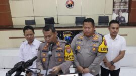 Kabid Humas Polda Jatim Kombespol Dirmanto didampingi Kapolres Pamekasan AKBP Jazuli Dani Irawan