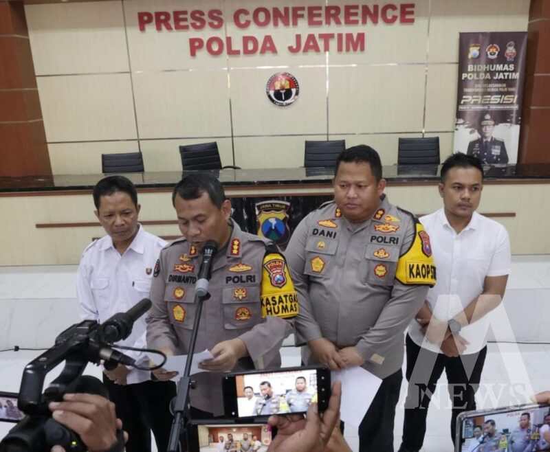 Kabid Humas Polda Jatim Kombespol Dirmanto didampingi Kapolres Pamekasan AKBP Jazuli Dani Irawan