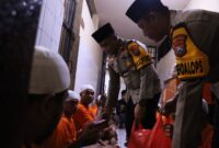 Wakapolres Tanjung Perak Kompol Ari Bayuaji buka puasa bersama tahanan