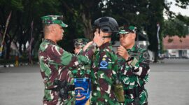 Danpuslatdiksarmil Kodiklatal Kolonel Laut (P) Irwan S.P. Siagian resmi tupdik siswa Dikmata