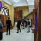 Satbrimob Polda Jatim sterilisasi gereja di Jum'at Agung