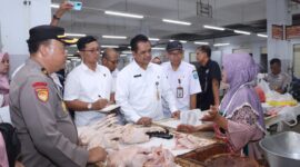 Satgas Pangan Polres Ponorogo dan TPID sidak pasar