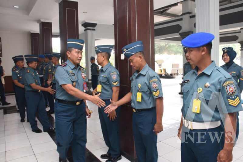 Dankodikdukum Laksma TNI Dr. Taufik Arief mengucapkan selamat atas kenaikan pangkat