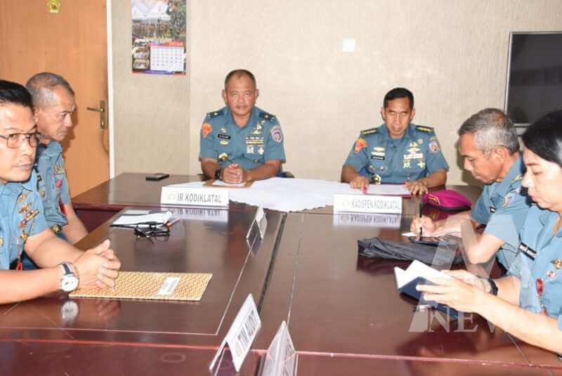 Inspektur Kodiklatal Brigjen TNI Marinir Ahmad Fajar didampingi Kadispen Kodiklatal Kolonel Marinir Suharyono