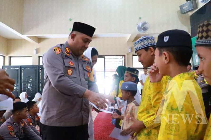 Kapolres Pelabuhan Tanjung Perak Surabaya AKBP William Cornelis Tanasale santuni anak yatim