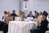 Kapolres Bojonegoro AKBP Mario Prahatinto buka puasa bersama media