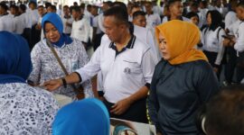 Dankodiklatal Letjen TNI Marinir Nur Alamsyah didampingi Ketua Gabungan Jalasenastri Kodiklatal Ny. Ayu Nur Alamsyah