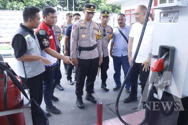 Kapolres Situbondo AKBP Dwi Sumrahadi Rakhmanto Sidak SPBU