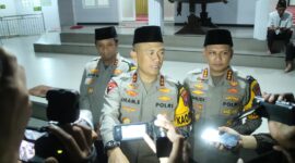 Kapolda Jatim Irjen Pol Drs. Imam Sugianto didampingi Kapolresta Malang Kota Kombespol Budi Hermanto dan Wakapolres AKBP Apip Ginanjar