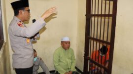 Polres Batu Buka Bersama Tahanan dengan Pecel Rawon Banyuwangi