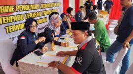 Polisi cek kesehatan dan tes urine crew bus