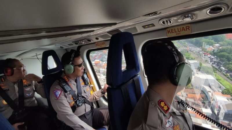 Dirlantas Polda Jatim Kombespol Komarudin cek jalur mudik via udara