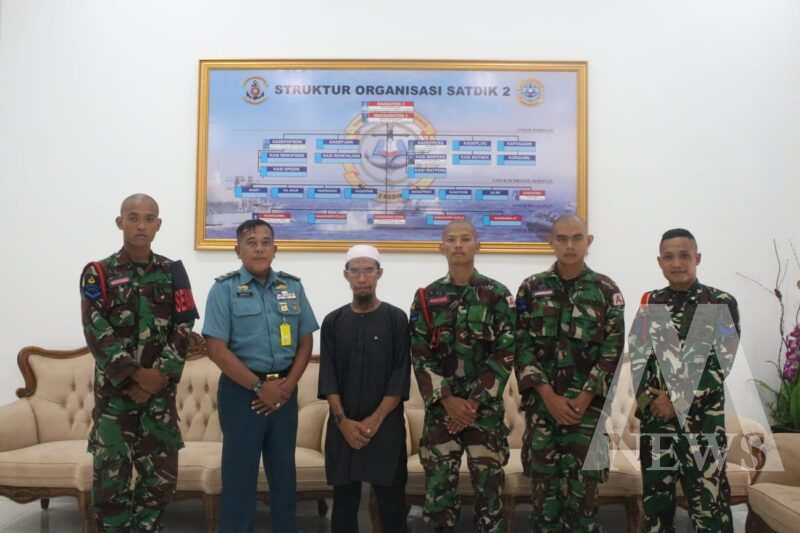 Satdik - 2 Kodiklatal serahkan zakat fitrah