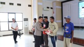 Kapolres Nganjuk AKBP Muhammad Salurkan Zakat Fitrah