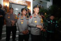 Kapolda Jatim Irjen Pol Drs. Imam Sugianto didampingi Kapolresta Sidoarjo C.Tobing dan Kabid Humas Polda Jatim Kombespol Dirmanto