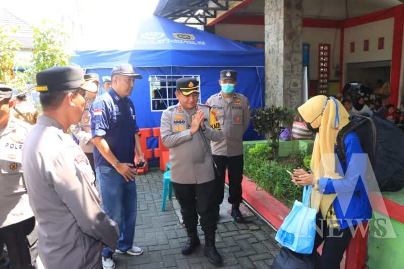 Kapolres Ngawi Kunjungi Posyan Terminal Bus Kertonegoro