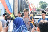 Kapolres Magetan AKBP Satria Permana dan Forkopimda berangkatkan 350 pemudik balik ke Surabaya