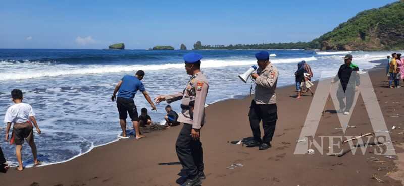 Satpolairud Polres Jember lakukan pengamanan wisata pantai
