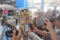 Kapolres Situbondo AKBP Dwi Sumrahadi Rakhmanto didampingi Kasatlantas Polres Situbondo AKP Yudho