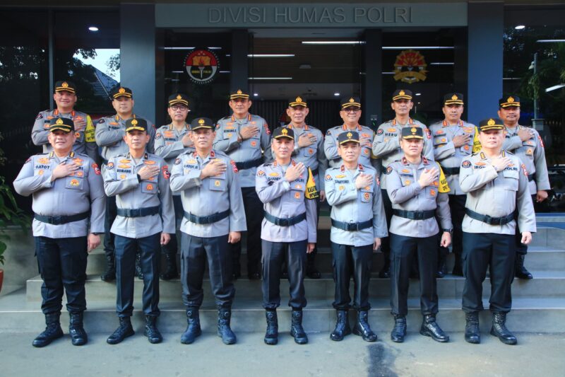 Kadiv Humas Polri Irjen Pol Shandi Nugroho bersama jajaran