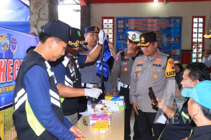 Kapolres Ngawi AKBP Argowiyono didampingi Kasatlantas tinjau terminal Kertonegoro