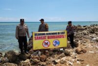 Polres Pamekasan pasang banner himbauan di pantai