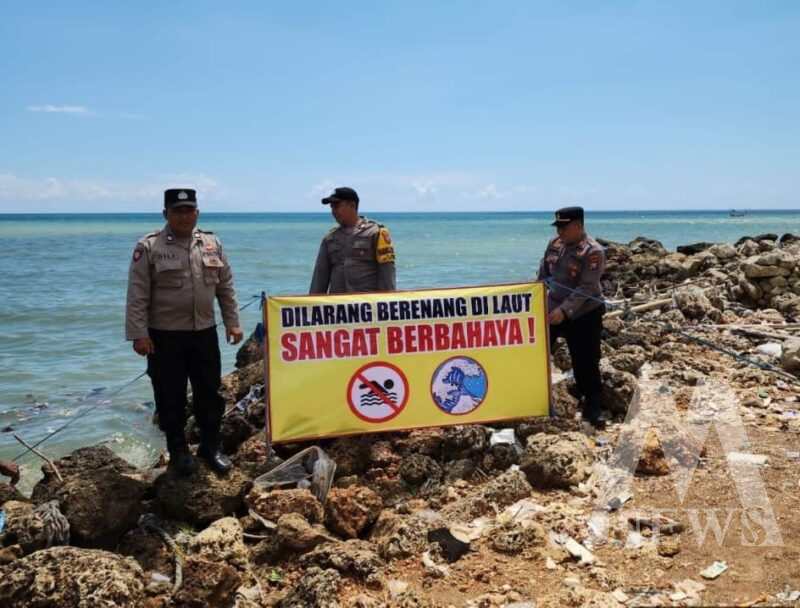 Polres Pamekasan pasang banner himbauan di pantai