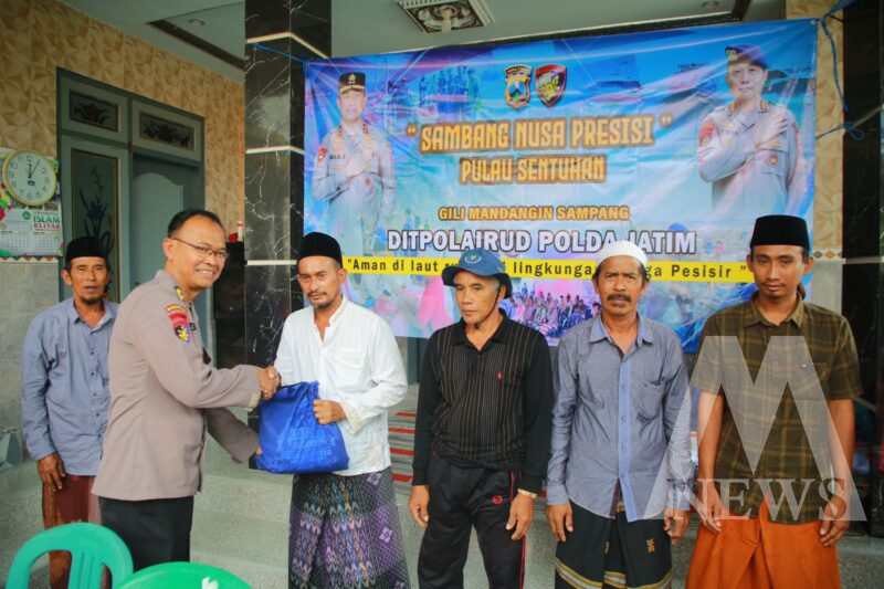 Kasubdit Patroliairud AKBP Budi Sulisyanto berikan bantuan sembako