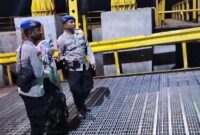 Personil Polres Situbondo beri layanan prima di Pelabuhan Jangkar