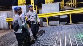 Personil Polres Situbondo beri layanan prima di Pelabuhan Jangkar